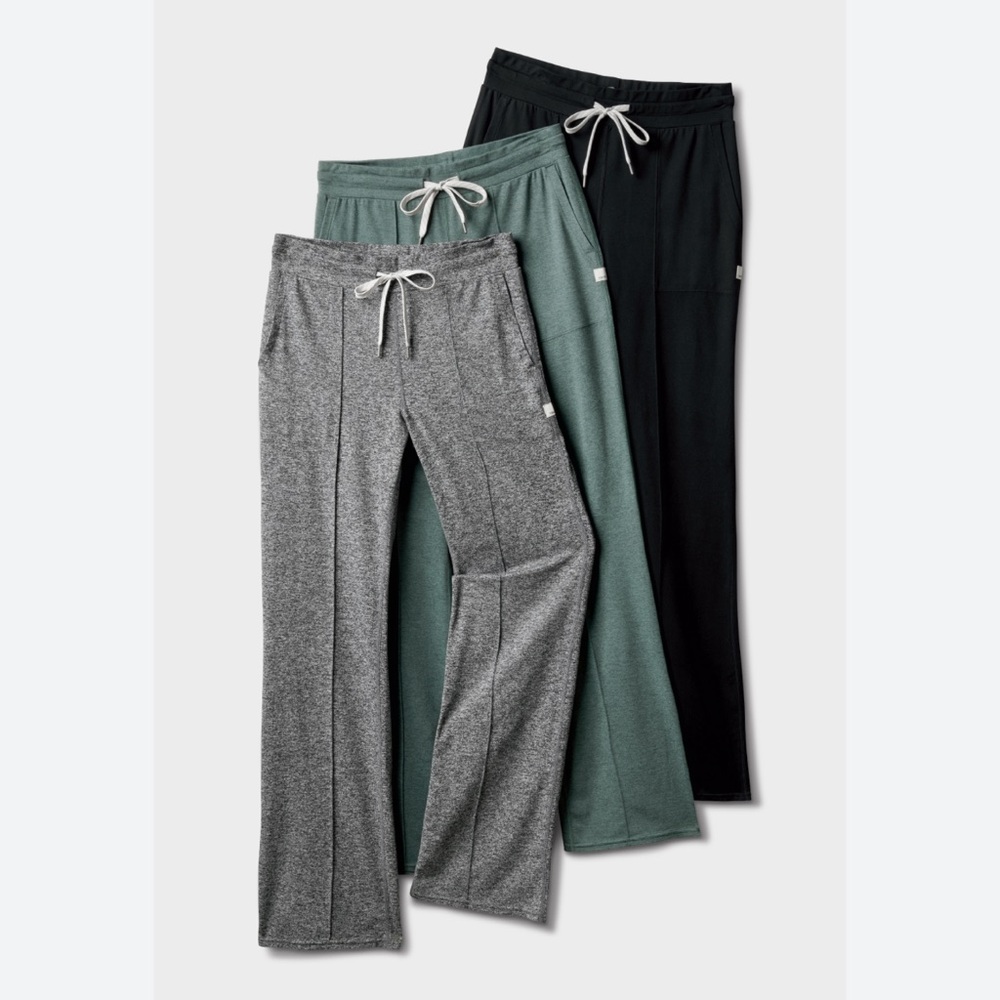 Vuori Halo Wideleg Flare Pants.  Kelp Heather. Size XS.  new with tags.